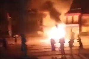 Incendian una sede del Partido Comunista en Cuba durante una protesta por los cortes de luz