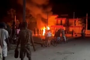 Incendian una sede del Partido Comunista en Cuba durante una protesta por los cortes de luz