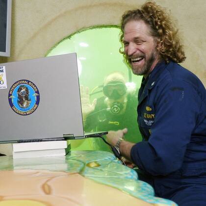 Captura del doctor Joseph Dituri debajo del agua