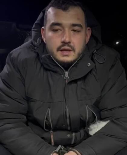 Captura del video en el que aparece el sospechoso declarando cómo fue convocado para la operación que asesinó a un alto mando en Moscú.