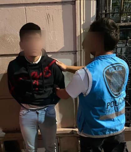 Capturaron a Nahuel Fabián Méndez, de nacionalidad argentina, en la calle porteña Bartolomé Mitre al 3100.