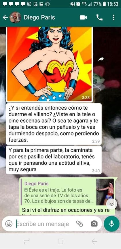 Capturas de pantalla de WhatsApp publicadas por la denunciante en su cuenta de Facebook.
