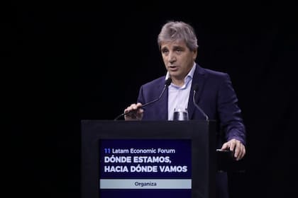 Caputo evitó ahondar sobre las medidas para los dólares "del colchón" que planea el Gobierno, pero ratificó que saldrán en el corto plazo