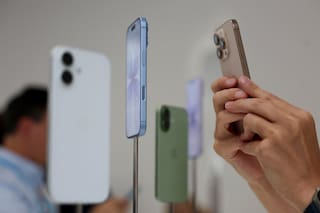 Caputo habló sobre el “boom” de ventas de iPhone en la Argentina