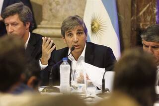 Caputo se despegó de una offshore y defendió la deuda