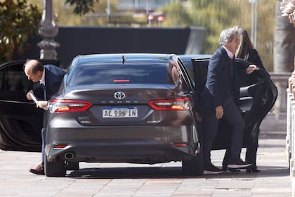 Caputo llega a la reunión de gabinete