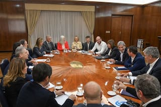 Caputo y Bullrich se reunieron con aliados del Senado para analizar obras estratégicas