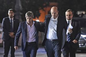 Caputo y Sturzenegger quedaron más cerca de quedar fuera del alcance de la causa judicial que inició un legislador kirchnerista