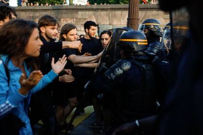 Cara a cara, el 30 de junio, en la Plaza de la Concordia, París.