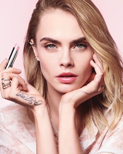 Cara Delevingne es la cara de la campaña Dior Addict Lip Glow