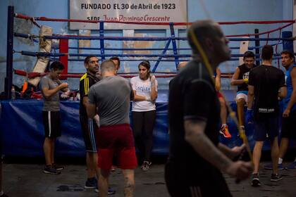 Carabajal tiene dos cinturones: el título latino de CMB y el título argentino