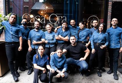 "Caracas Caracas", el cóctel insignia de Casa Ora, eleva el ron venezolano a nuevas alturas con papelón y una presentación de autor