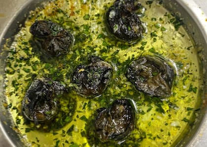 Caracoles a la manteca en la Brasserie Petanque.