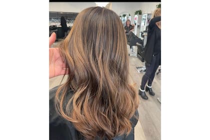 Caramelo sobre castaño. Foto: Instagram/@missjane_doeshair