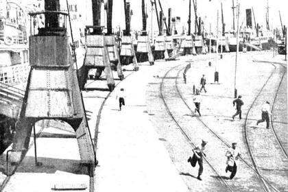 Caras y Caretas publicó esta imagen del puerto tras la fuga de presos, en la edición del 18 de enero de 1925