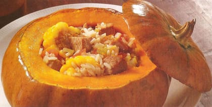 Tradicionalmente, la carbonada argentina se sirvió en cazuelas o zapallos cocidos (Fuente: Archivo LN)