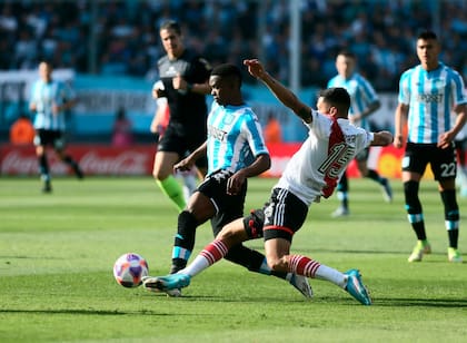 Carbonero intenta escapar de la marca de Herrera