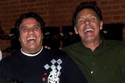 Carcajadas junto con Miguel Ángel Russo, el último entrenador en la carrera del "Negro" Enrique en la Argentina