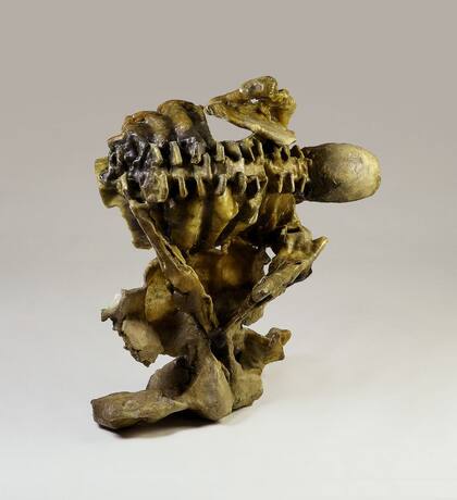 Carcasa, escultura de Norberto Gómez exhibida en la muestra actual de la galería Maman