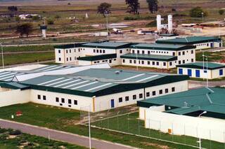 Cárcel de Marcos Paz. Se construyó en 1998, no se pagó y 27 años después, se trabó una línea de créditos por una deuda de US$$ 30 millones