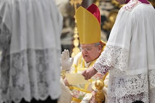 Cardenal estadounidense celebra misa tradicional en latín en la Basílica de San Pedro