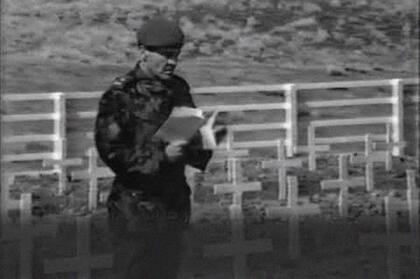 Cardozo en el cementerio de Darwin, en 1983