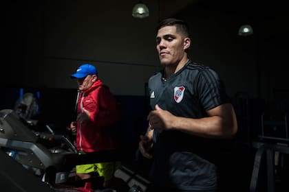 Carga con apenas cinco peleas perdidas y cinco empates en toda su carrera.