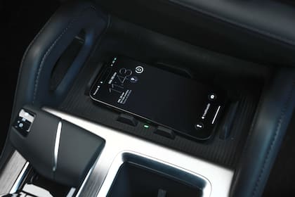 Cargador inalámbrico RAM Charger con cooling integrado.