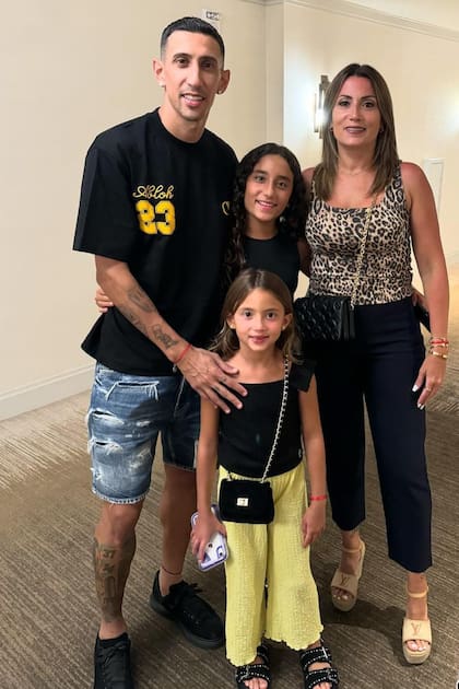 "Cargándote pilas. ¡Te amamos!", fueron las palabras que ella le dedicó a "Fideo" después del partido contra Perú.