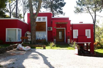 La casa usurpada fue pintada de otro color