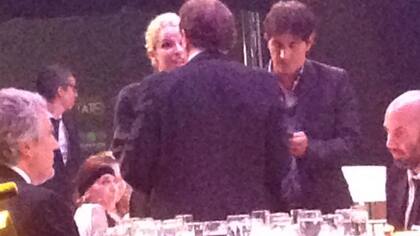 Carina Zampini se acercó a la mesa de Sebastián para saludarlo