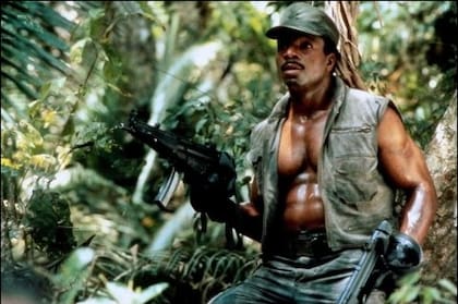 Carl Weathers en Depredador (1987), el film protagonizado por Arnold Schwarzenegger