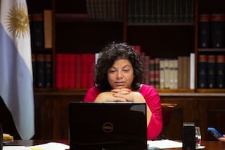 Denunciaron a Vizzotti por la campaña de esterilización para adolescentes