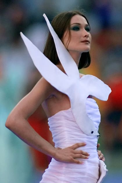 Carla Bruni, en un desfile del diseñador francés Yves Saint Laurent