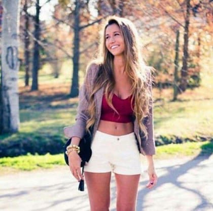 Carla fue una de las mejores vestidas durante la boda de Leo y Anto