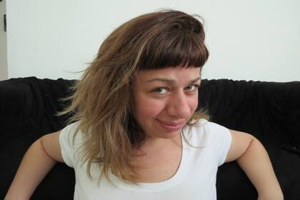 Carla Grosso en uno de los auto retratos que se tomó para visibilizar acerca del esclerosis múltiple a través de Soma, su proyecto autobiográfico