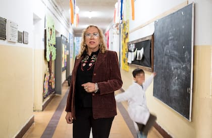 Carla hizo su transición mientras daba clases en la Escuela 1271, donde enseñó por 20 años; cuando comenzó su carrera como docente, a los 24 años, todavía le decían ”Carlos”

