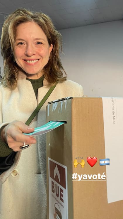 Carla Peterson depositó su voto