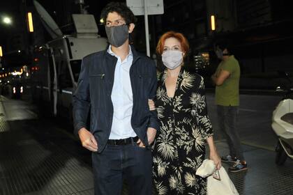 Carla Peterson y Martín Lousteau, en una noche teatral