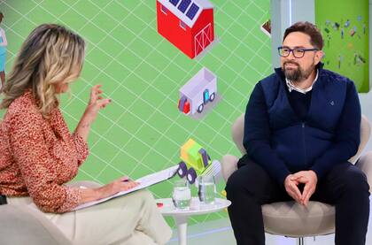 Carla Quiroga, periodista de LA NACION, y Federico Schäfer, coordinador nacional de la Alianza del Pastizal de Aves Argentinas