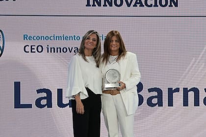 Carla Quiroga y Laura Barnator, de Unilever, la CEO premiada
