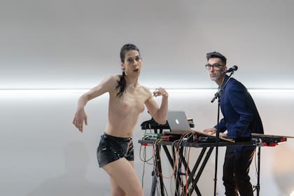 Carla Rímola y Diego Frenkel, en "Frenkeltronic", que copará los domingos de Artlab