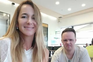 Carla y su hermano con síndrome de Down sobrevivieron al abandono y al horror