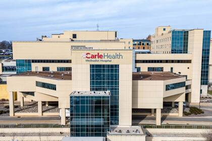 Carle Health es el hospital donde lleva a cabo sus labores la doctora Saavedra (Foto: Carle Health)