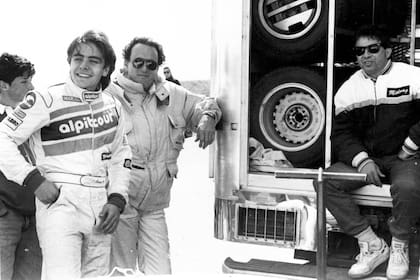 Como piloto de rally registró accidentes en 1990, 1991, 1992, 1993 y 1994