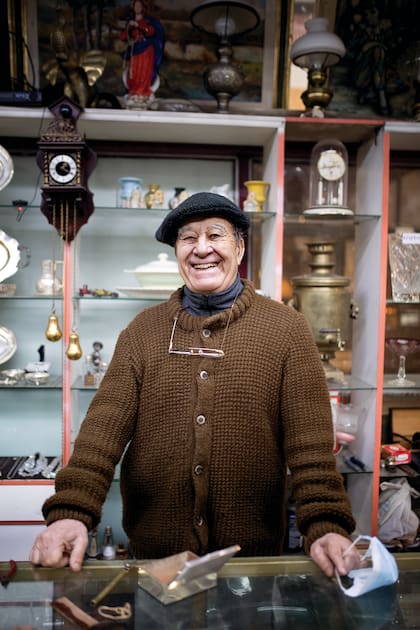 Carlo Americo (76). ¿Cuál es el objeto más curioso que tenés? “Unos cubiertos del siglo XVII”.