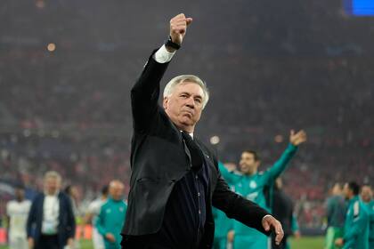 Carlo Ancelotti, DT de Real Madrid, celebra la conquista de la última Champions League tras ganarle la final a Liverpool por 1-0