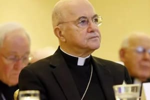 Acusan por el delito de cisma al polémico arzobispo que pidió la renuncia del papa Francisco