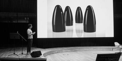 Carlo Massoud en su conferencia, la primera de DArA ID.