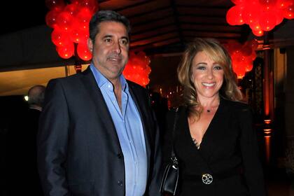 El presidente de Boca Juniors, Daniel Angelici, acompañado por su esposa, María Inés Belloni 